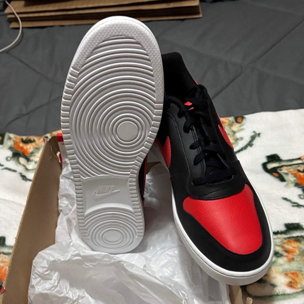 Nike Men's Black and Red Sneakers - Picture 5 of 7